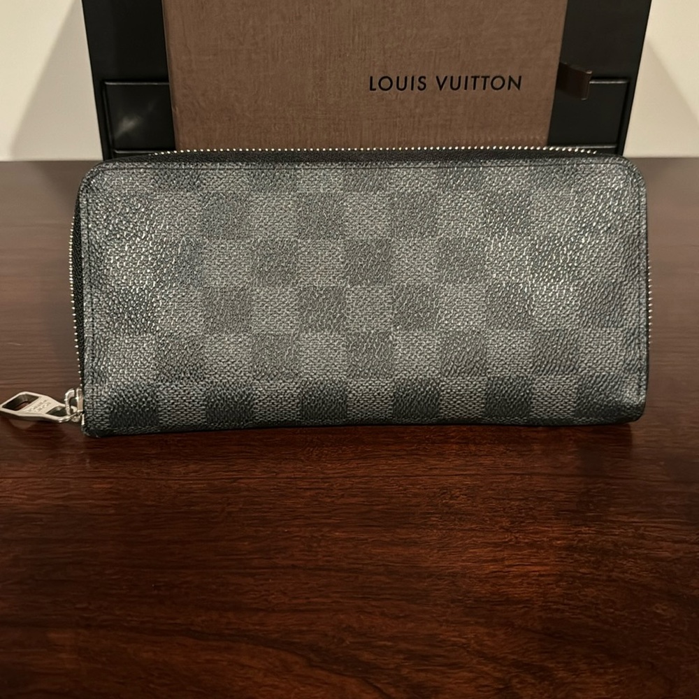Graphite Louis Vuitton zippy wallet